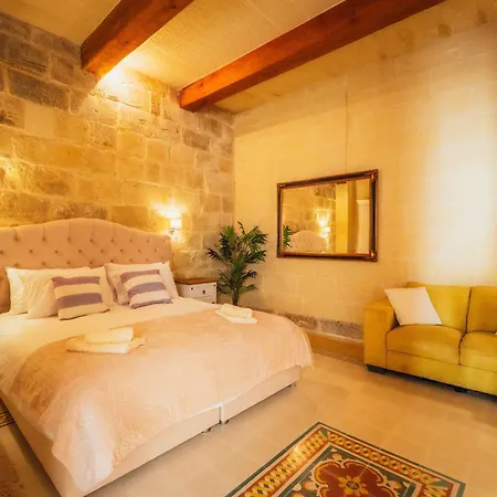 Authentic With Private Pool *