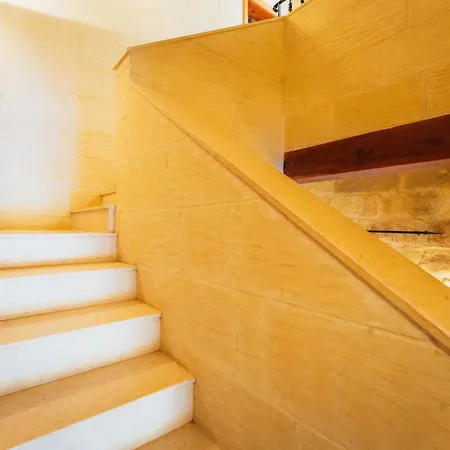Authentic With Private Pool Xagħra