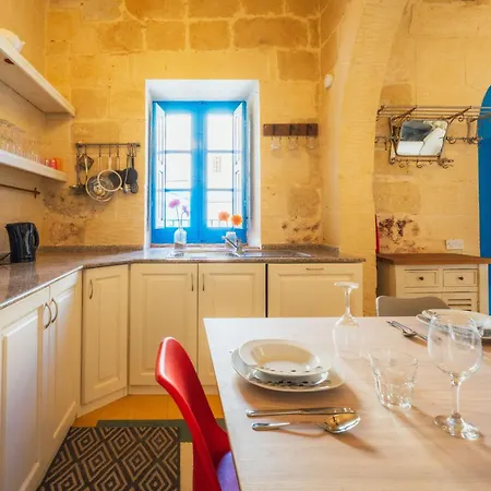 Authentic With Private Pool *