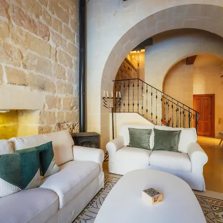 Authentic With Private Pool *
