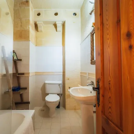 Authentic With Private Pool Xagħra