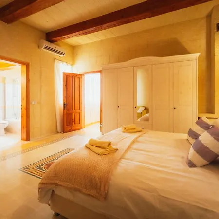 Authentic With Private Pool Xagħra
